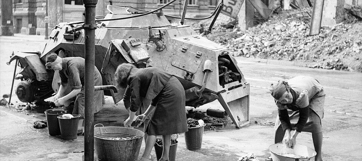 Ian Buruma over zijn nieuwe boek ‘Blijf in leven. Berlijn 1939-1945’
