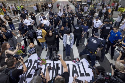 Trump, an Angry Neighbor