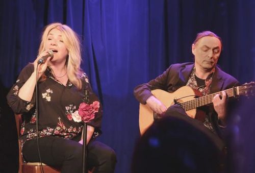 Amanecer contigo by Duo Estér y Alain