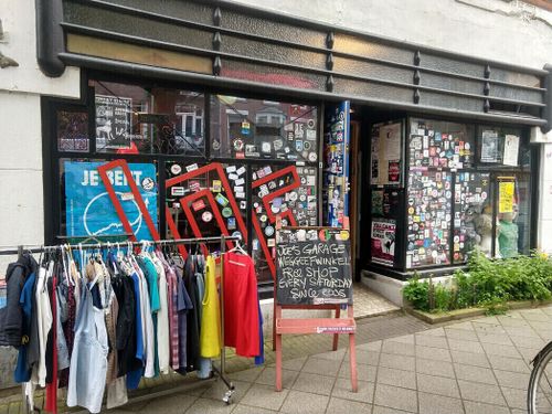 Give away shop
