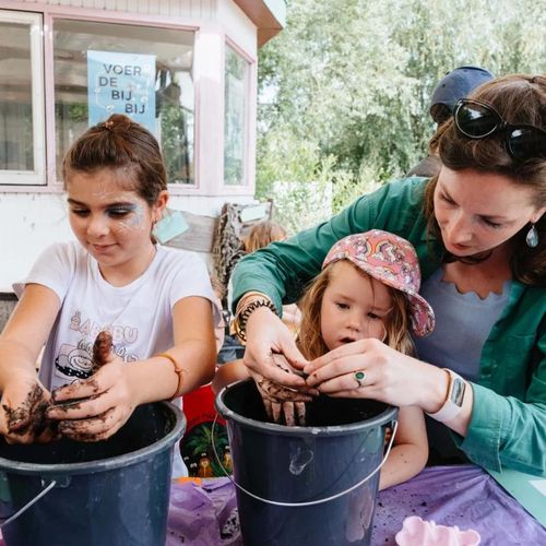 Mini-safari: About bees with The Pollinators