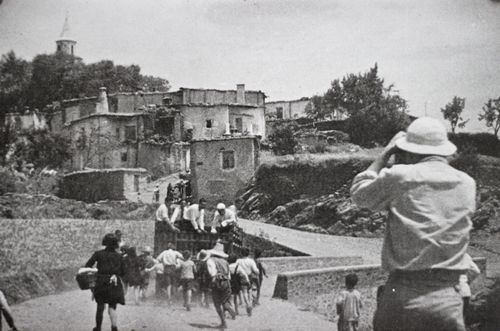 🎬 The Gaze of José Val del Omar with live classical guitar by José Vílchez 🎶
