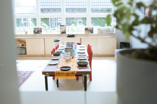 Around the table: a communal lunch with artist Anita Kluge at Framer Framed Noord