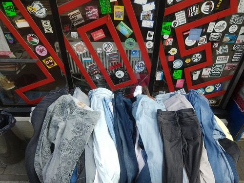 Give away shop, Jeans Edition