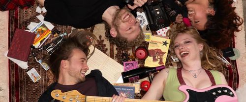Girls to the Front | POMME-GRENADE