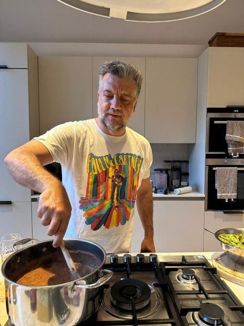 Breakfast a storytelling performance by Hugo Lorenzetti Neto