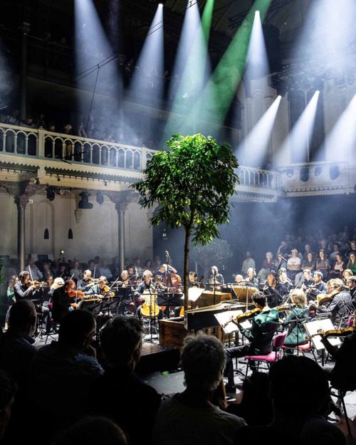 Nederlands Kamerorkest in Paradiso met Nazmiye Oral en Elisabeth Hetherington