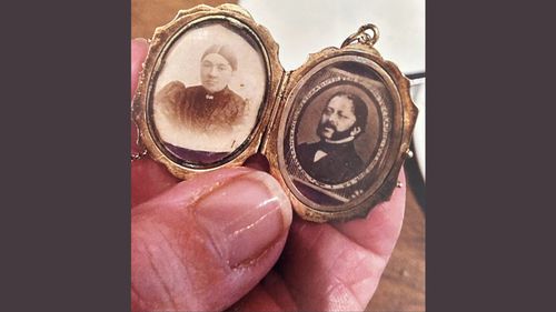 Nelly’s Locket (première)