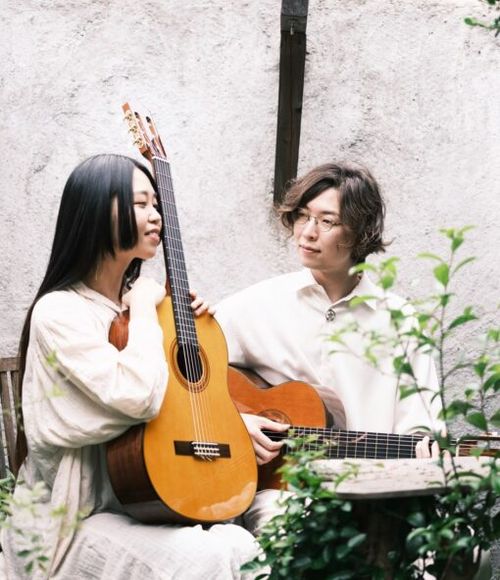 Japanese folk guitar duo with vocals by Yurina Hamano & Hirosato Ito