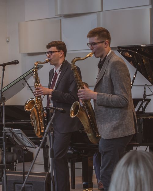 Friday Night Live ft. Matěj Bursík & Robert Forejtek Quartet - tenor hang