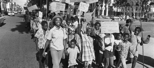 50 jaar Surinaamse onafhankelijkheid in poëzie, literatuur en geschiedenis