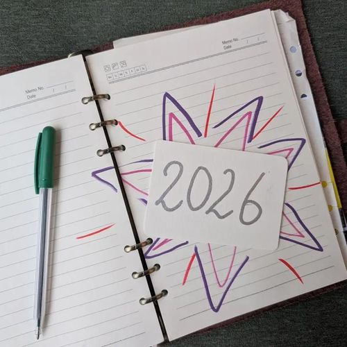 Wat als je even uit de dagelijkse stroom stapt en op een lichte, creatieve manier vooruitkijkt naar 2026? Zodat je daarna met volle energie en helderheid kan werken aan wat jij belangrijk vindt.