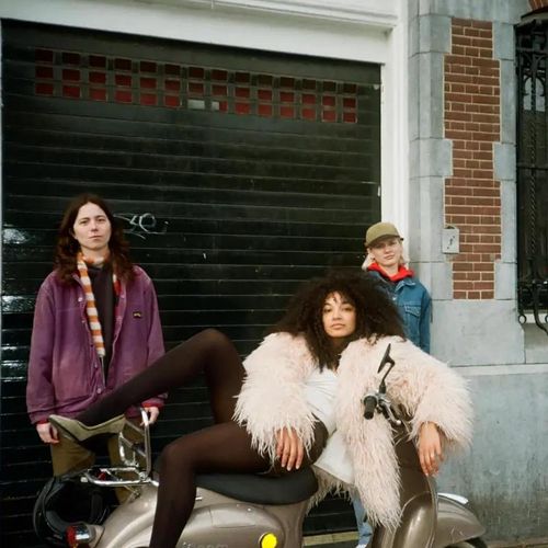 Music Night in Café // Olivia Fay