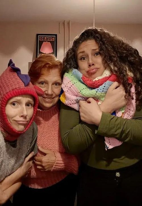 A Warm Christmas 3 singers the same family