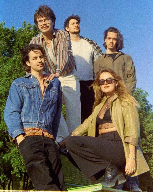 Paper View + Adaisy | support: tall grass